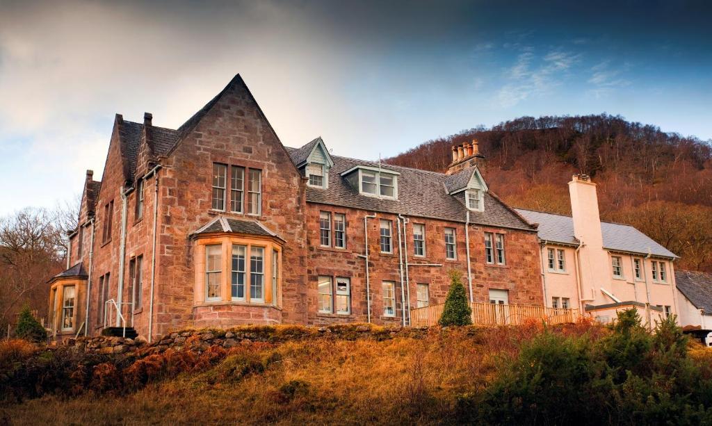 Loch Maree Hotel image 1